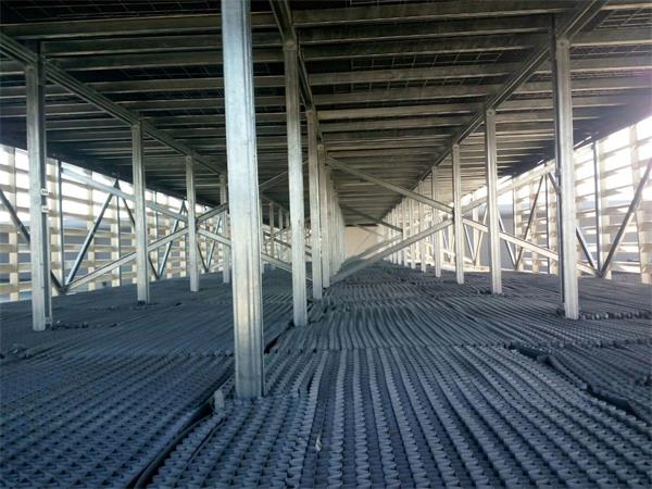 深圳冷卻塔：開式冷卻塔與閉式冷卻塔哪個好？(開式玻璃鋼冷卻塔價格一般是